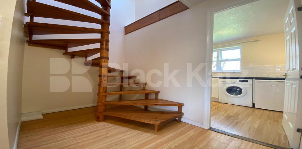 			LET, 2 Bedroom, 2 bath, 1 reception Apartment			 Bushwood Drive , Bermondsey 